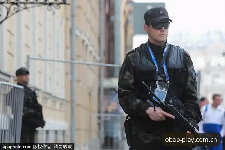 世界杯安保策略深度解析：英国警员赴美人数骤减背后的博弈逻辑